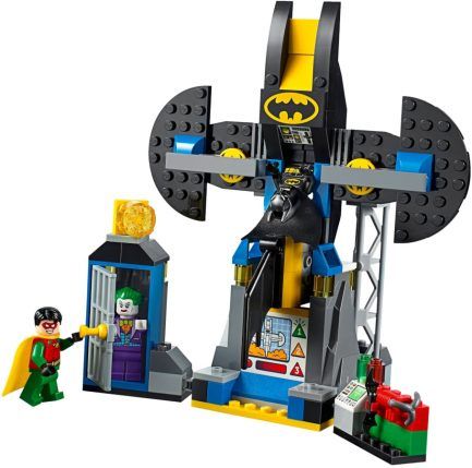 LEGO Juniors - Joker támadása a Denevérbarlang ellen